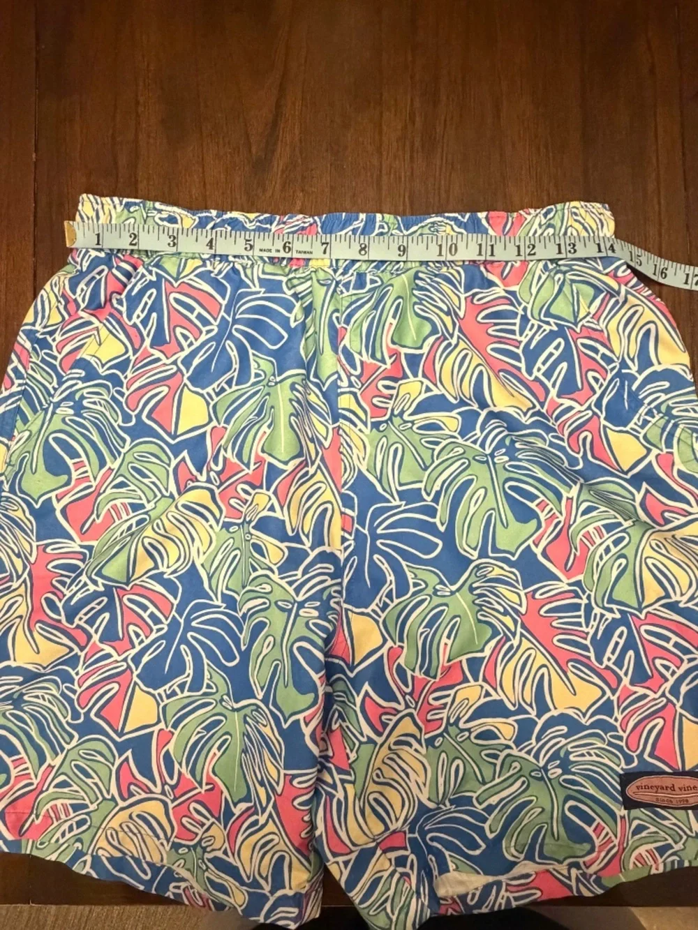 Vineyard Vines Chappy Colorful Tropical Leaves Swim Trunks, Lined, Size XS